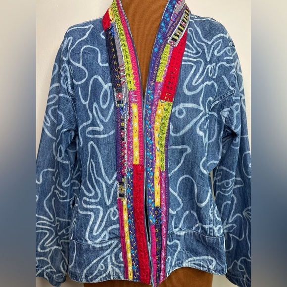 Chico’s Denim Embroidered Swirl Print Jean Jacket Size 2 (Large) - Picture 2 of 9